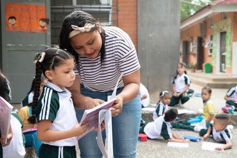 Con ‘Educación para el desarrollo’ se han remodelado más de 15 instituciones en los municipios de la región y, en alianza con la Fundación Angelitos de Luz, se desarrolló un programa de becas para garantizar educación bilingüe.