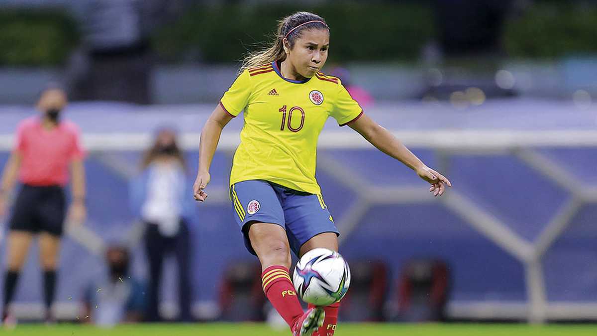Leicy María Santos Herrera ​ es una futbolista colombiana que juega con el Atlético de Madrid y la Selección femenina de fútbol de Colombia en la posición de Volante.