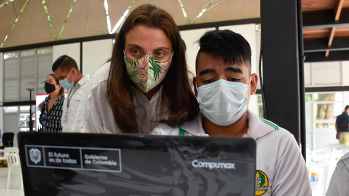 MinTIC anunció que 45.000 colombianos iniciarán su formación como  programadores la próxima semana