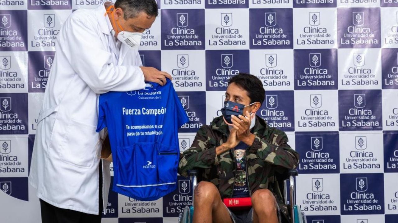 El ciclista colombiano superó satisfactoriamente las múltiples cirugías luego de su accidente.