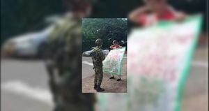 Padre busca a su hijo soldado para celebrarle el cumpleaños