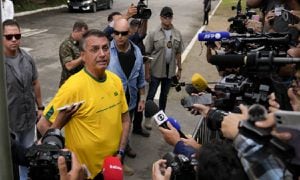 Bolsonaro pide a los brasileños no creer que todo cambio es positivo, y pone como ejemplos a Colombia, Chile y Argentina.