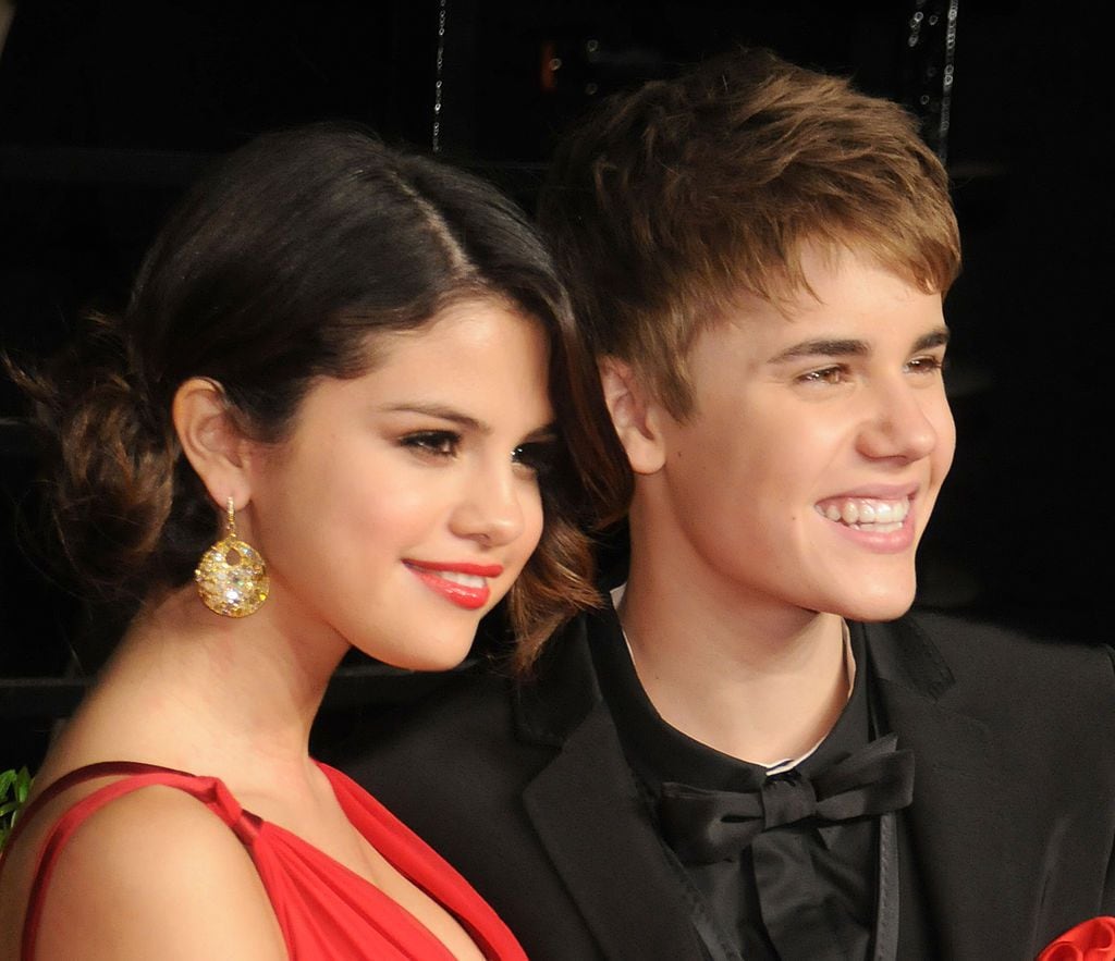 Selena Gomez y Justin Bieber en la fiesta Vanity Fair de los Óscar 2011(Photo by Gregg DeGuire/FilmMagic).