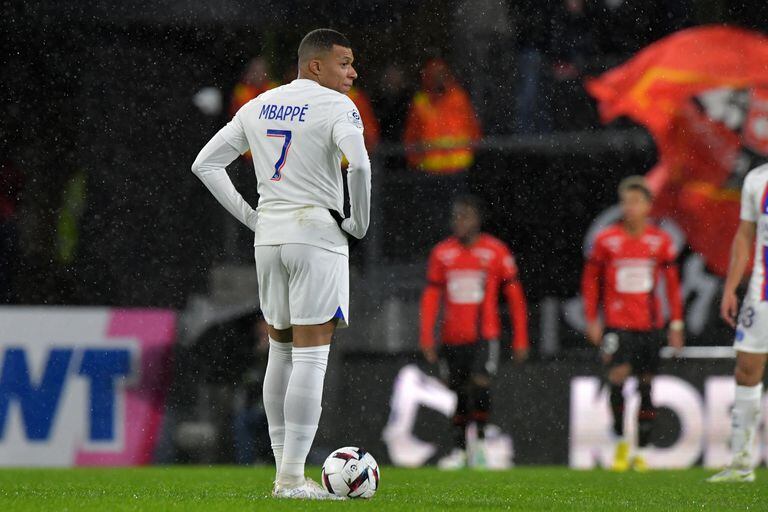 Paris Saint-Germain's French forward Kylian Mbappe reacts during the French L1 football match between Stade Rennais FC and Paris Saint-Germain (PSG) at the Roazhon Park stadium in Rennes, western France, on January 15, 2023. (Photo by JEAN-FRANCOIS MONIER
