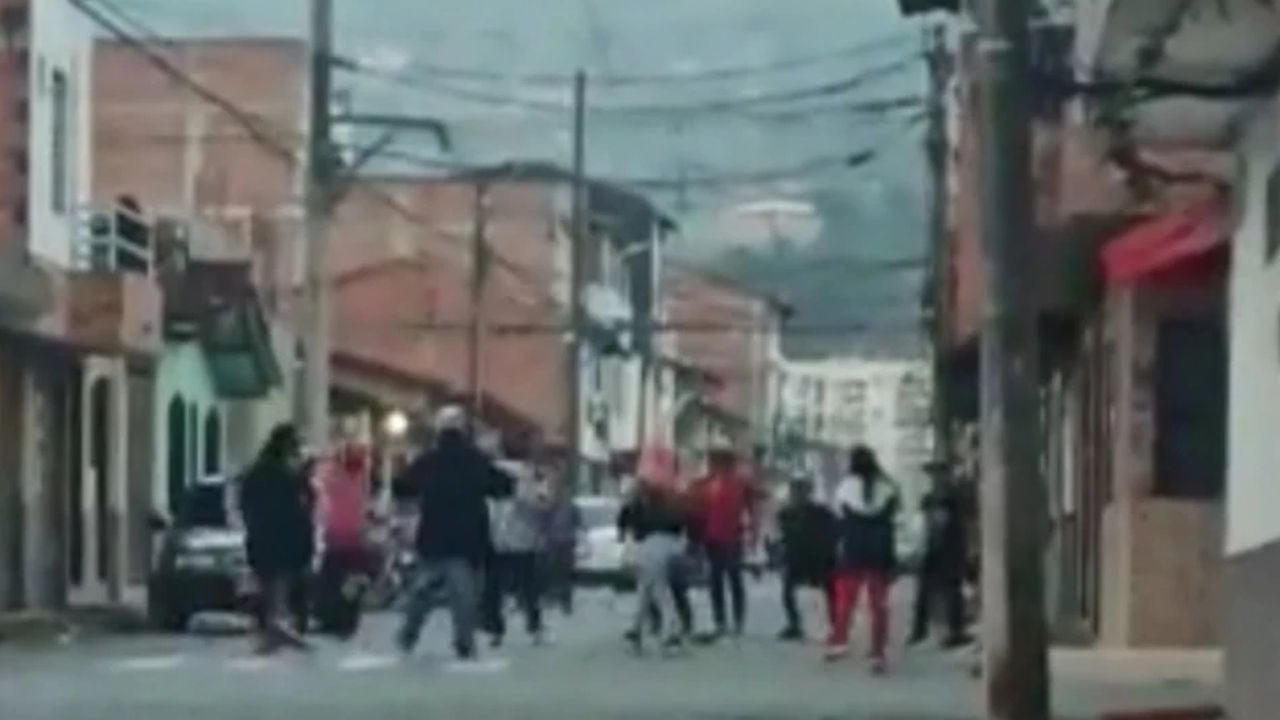 Batalla campal con machetes en zona urbana de La Ceja, Antioquia.