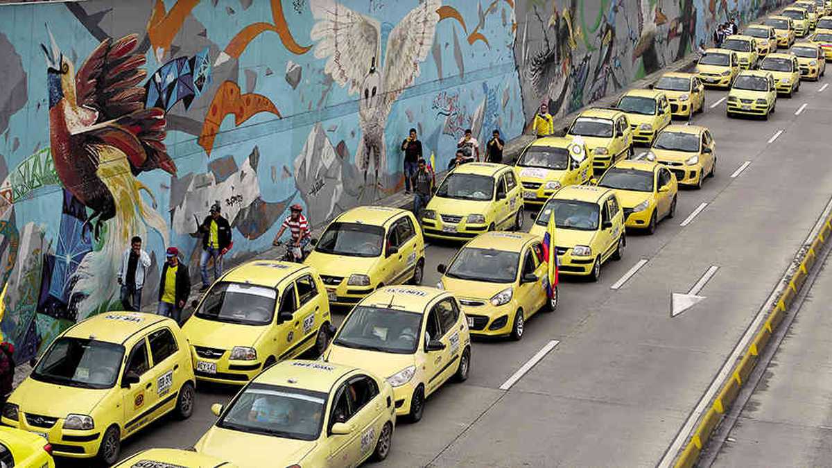 Según las cifras de la Secretaría de Movilidad, en Bogotá están matriculados algo más de 49.000 taxis.