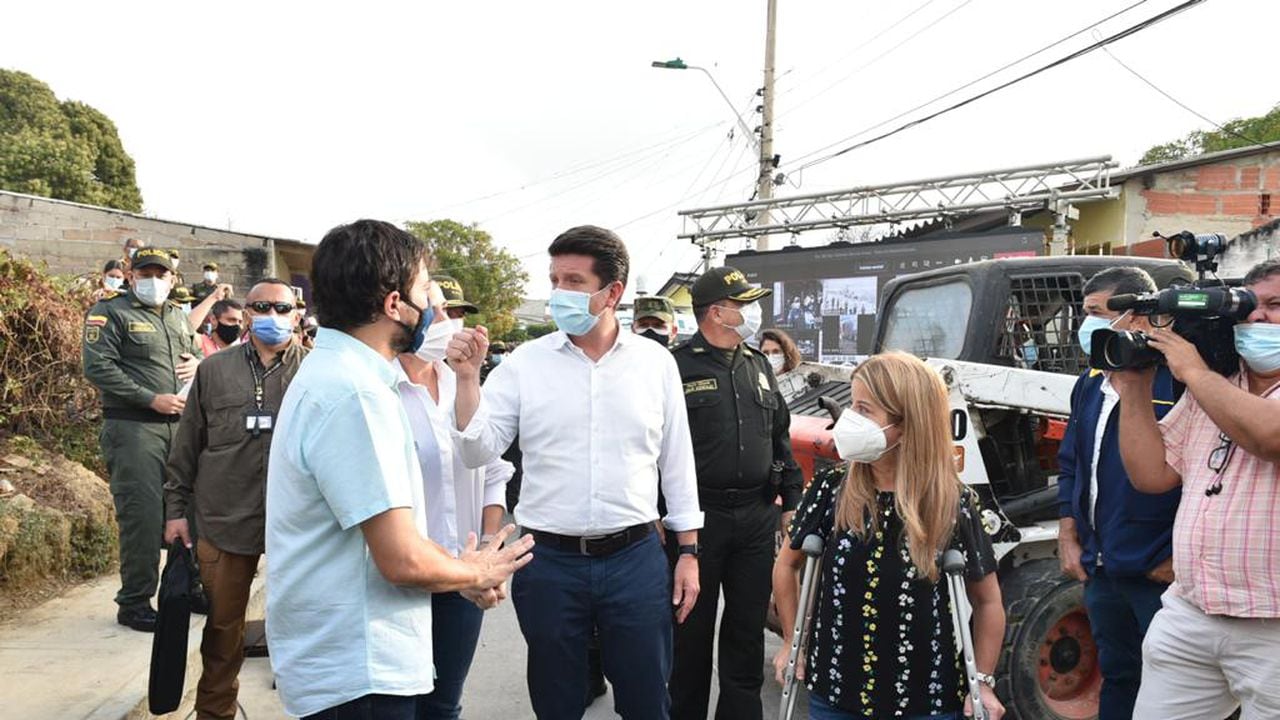 El ministro Diego Molano, en su recorrido junto al alcalde Jaime Pumarejo y la gobernadora Elsa Noguera.
