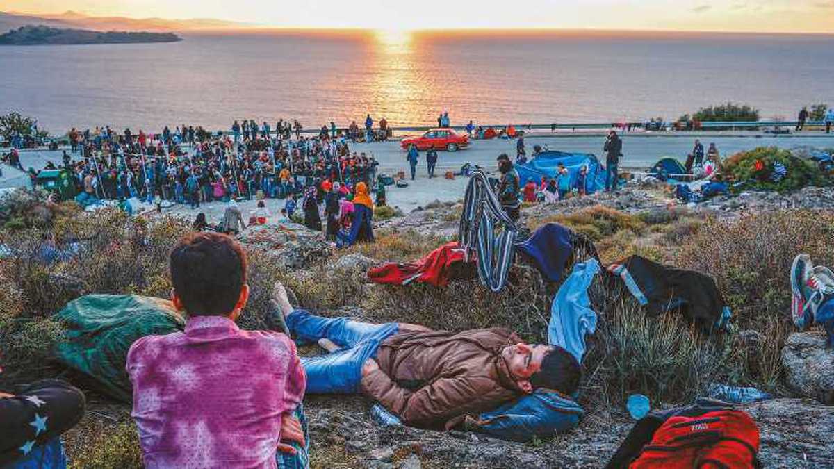Cientos de refugiados sirios en la Isla de Lesbos, Grecia, el 2 de octubre de 2015.