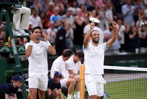 LONDON, ENGLAND - JULY 13: Sebastian Cabal of Colombia and playing partner Juan Robert Farah of Colombia celebrate victory in their Men's Doubles final against Nicolas Mahut of France and Edouard Roger-Vasselin of France during Day twelve of The Championships - Wimbledon 2019 at All England Lawn Tennis and Croquet Club on July 13, 2019 in London, England. (Photo by Laurence Griffiths/Getty Images)