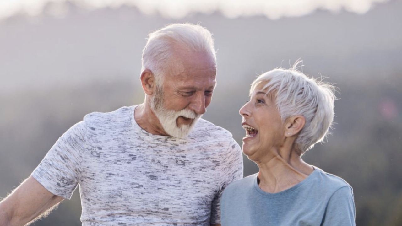Los especialistas también añaden que los hábitos alimentarios y de actividad física desempeñan un papel importante en el proceso de envejecimiento de las personas.