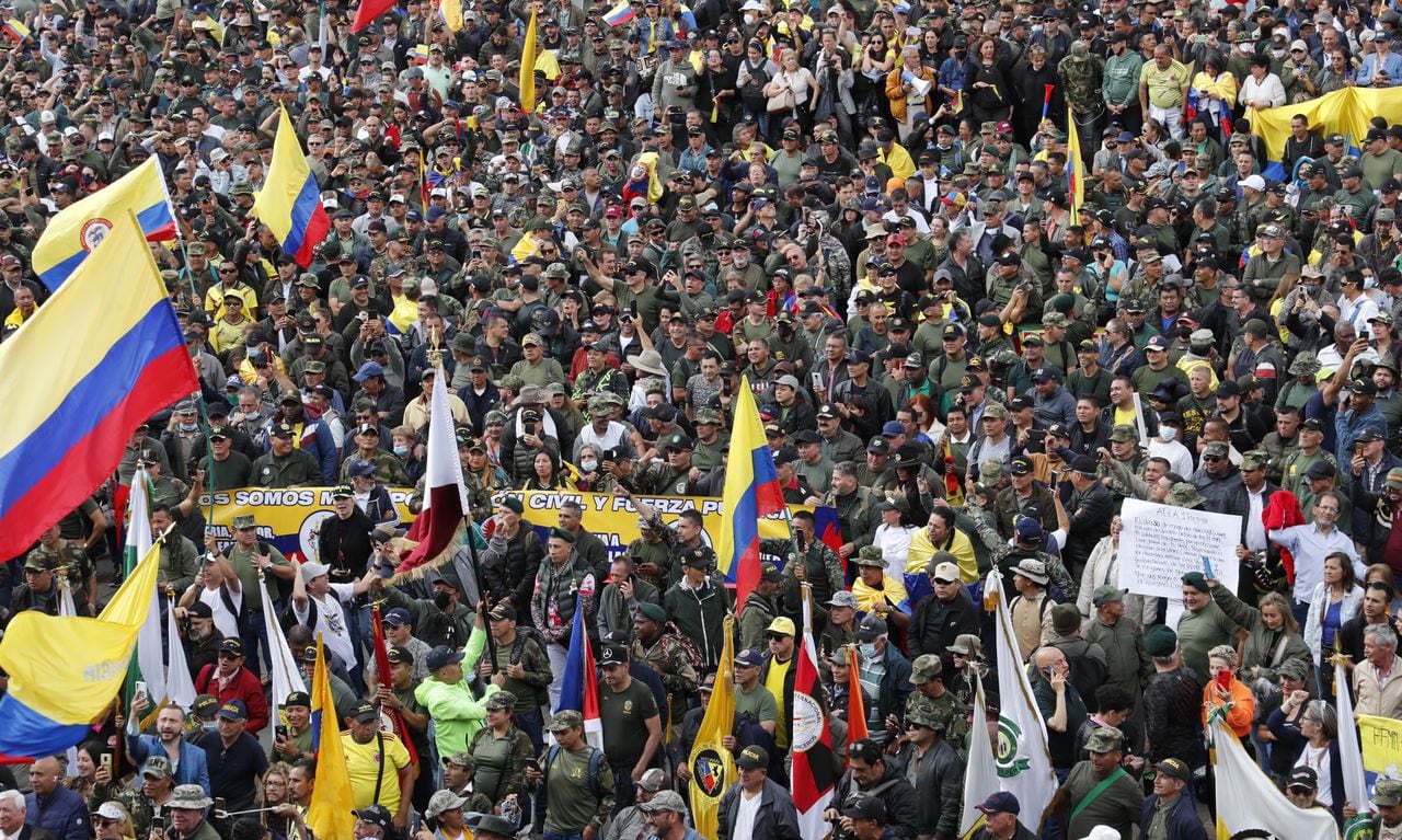 Protestas militares retirados en la plaza de bolívar