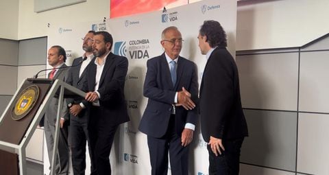 El ministro de la Defensa Iván Velásquez se reunió con los alcaldes de Bogotá, Medellín, Cali y Bucaramanga.