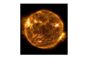 Imagen de la llamarada solar del 2 de octubre de 2022, apreciable en la esquina superior derecha - NASA/SDO