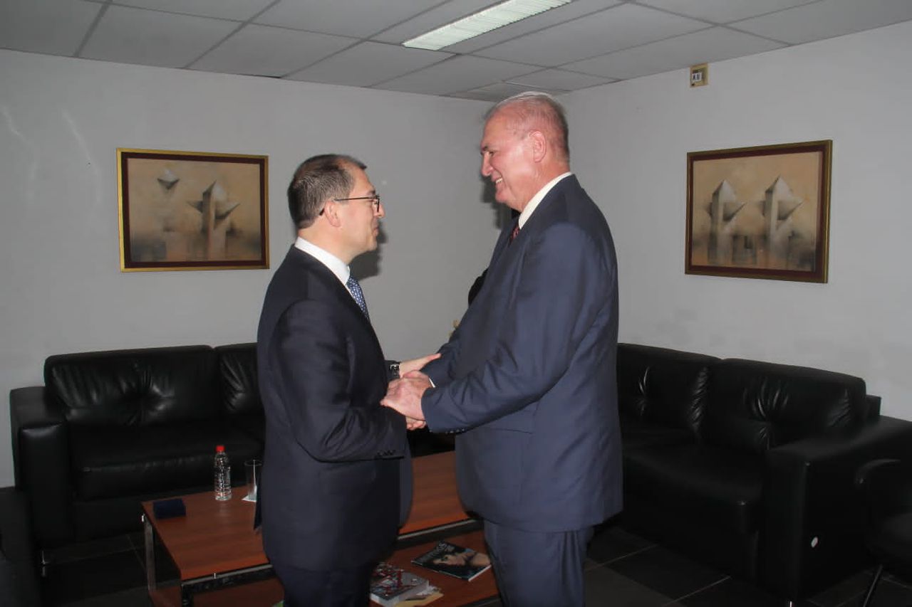 El fiscal Barbosa tuvo un encuentro con el nuevo fiscal General de
Paraguay, Emiliano Rolón Fernández.