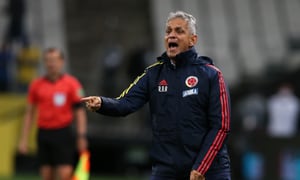 SAO PAULO, BRAZIL - NOVEMBER 11: Head coach of Colombia Reinaldo Rueda reacts during a match between Brazil and Colombia as part of FIFA World Cup Qatar 2022 Qualifiers at Neo Quimica Arena on November 11, 2021 in Sao Paulo, Brazil. (Photo by Alexandre Schneider/Getty Images)