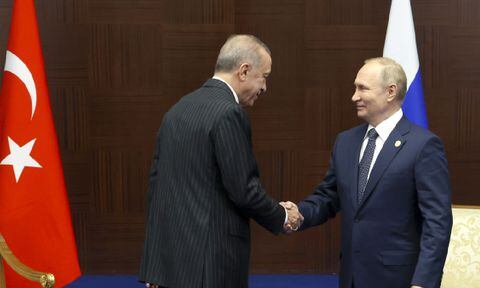 Erdogan y Putin se reúnen en Kazajistán: Rusia elevó interesante propuesta a Turquía para construir una planta gasística que sirva de intermediación para suministrar el recurso a Europa.