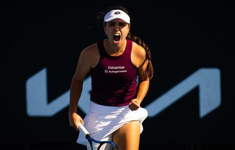 María Camila Osorio, tenista colombiana, celebra su victoria en la primera ronda del Australian Open 2023.