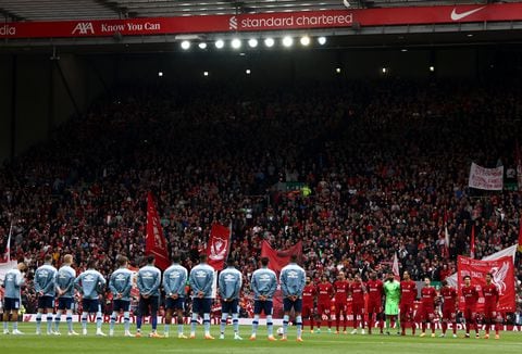 Players sing the national anthem prior to the English Premier League football match between Liverpool and Brentford at Anfield in Liverpool, north west England on May 6, 2023. (Photo by Darren Staples / AFP) / RESTRICTED TO EDITORIAL USE. No use with unauthorized audio, video, data, fixture lists, club/league logos or 'live' services. Online in-match use limited to 120 images. An additional 40 images may be used in extra time. No video emulation. Social media in-match use limited to 120 images. An additional 40 images may be used in extra time. No use in betting publications, games or single club/league/player publications. /