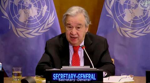 En esta imagen tomada del video de UNTV, el secretario general de las Naciones Unidas, Antonio Guterres, habla durante una reunión de alto nivel del Consejo de Seguridad de la ONU sobre la recuperación del COVID-19 centrada en las vacunas, presidida por el secretario de Relaciones Exteriores británico, Dominc Raab, el miércoles 17 de febrero de 2021, en Sede de la ONU, en Nueva York. (UNTV vía AP)