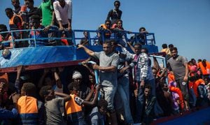 Durante cada verano miles de migrantes intentan llegar a Italia por vía marítima. Foto: AFP.