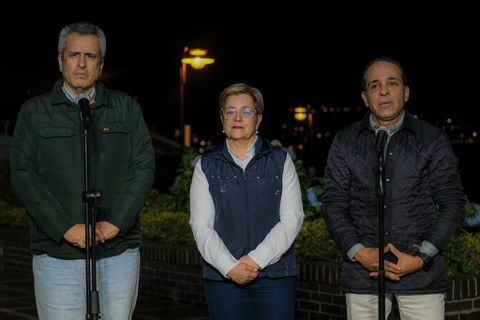 Los ministros del Interior, Luis Fernando Velas; de Trabajo, Gloria Inés Ramírez; y el director del DNP, Alexander López.