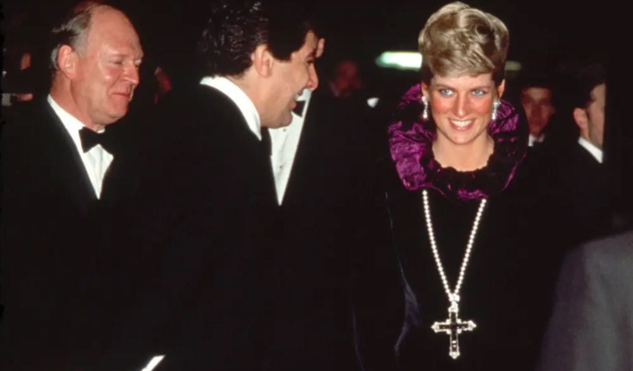 This is how Princess Diana looked several years ago with the Attallah Cross that Kim Kardashian acquired
