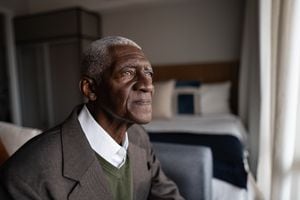 La demencia no es una parte normal del envejecimiento y no afecta exclusivamente a las personas mayores.