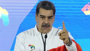 El presidente de Venezuela, Nicolás Maduro, ofrece una conferencia de prensa tras votar en un referendo sobre las reclamaciones venezolanas sobre Esequibo, una región administrada por Guyana, en Caracas, Venezuela, el domingo 3 de diciembre de 2023. (AP Foto/Matias Delacroix)