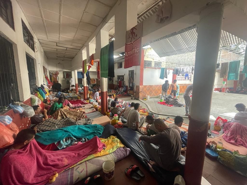 Defensoría logró traslado de 45 presos hacinados en Popayán; algunos permanecían esposados al piso por falta de espacio