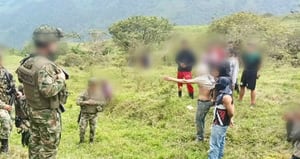Ejército evitó el robo de una millonaria carga de café en Valdivia, Antioquia.