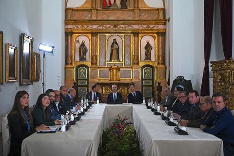 Delegados del Gobierno venezolano y de la oposición sostienen una reunión de proceso de negociación con representantes de Noruega en la sede de la Asamblea Nacional en Caracas, el 19 de febrero de 2024.