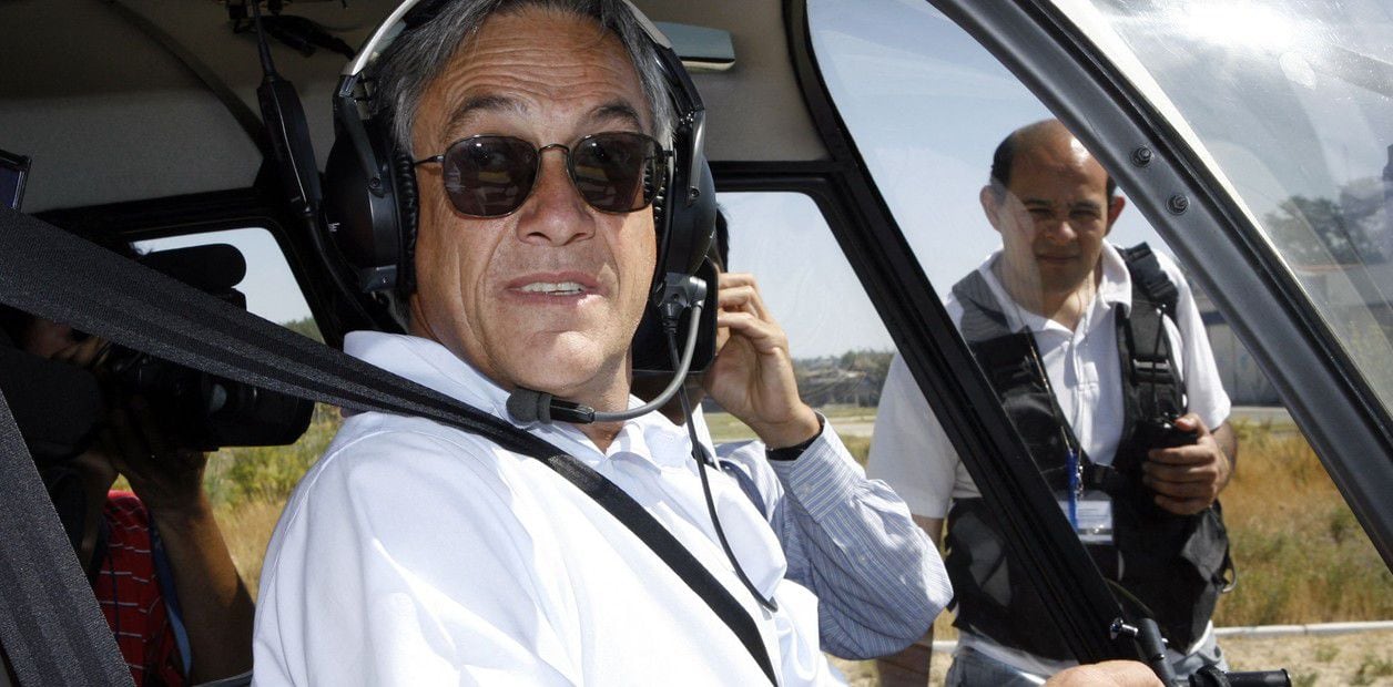 El expresidente Piñera era piloto de helicóptero y obtuvo su licencia para en el 2004 con esta aeronave, la cual llegó por medio de su amigo, el empresario Andrés Navarro.