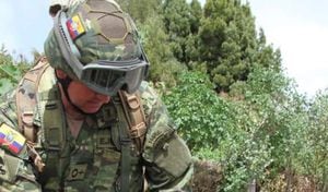 El Ejército de Ecuador dio a conocer el ataque de manera oficial donde dos de sus soldados resultaron heridos.