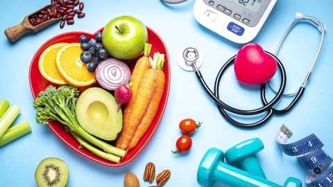 Corazón, salud cardiovascular, enfermedad cardiaca, enfermedad cardiovascular, colesterol, triglicéridos, comida saludable, vida sana, alimentos, frutas, verduras.