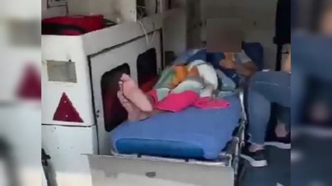 Indignación en Cali tras video viral en el que paramédicos habrían dejado abandonada a una paciente en la ambulancia para irse a desayunar.