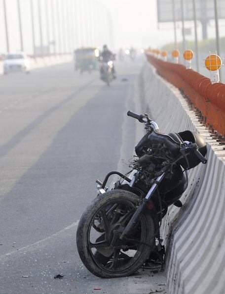 Se indicó que las investigaciones de los accidentes han permitido determinar que en el 58.5 % de los casos la responsabilidad es del motociclista y el 41.5 % de otro factor. (Photo by Sunil Ghosh/Hindustan Times via Getty Imag