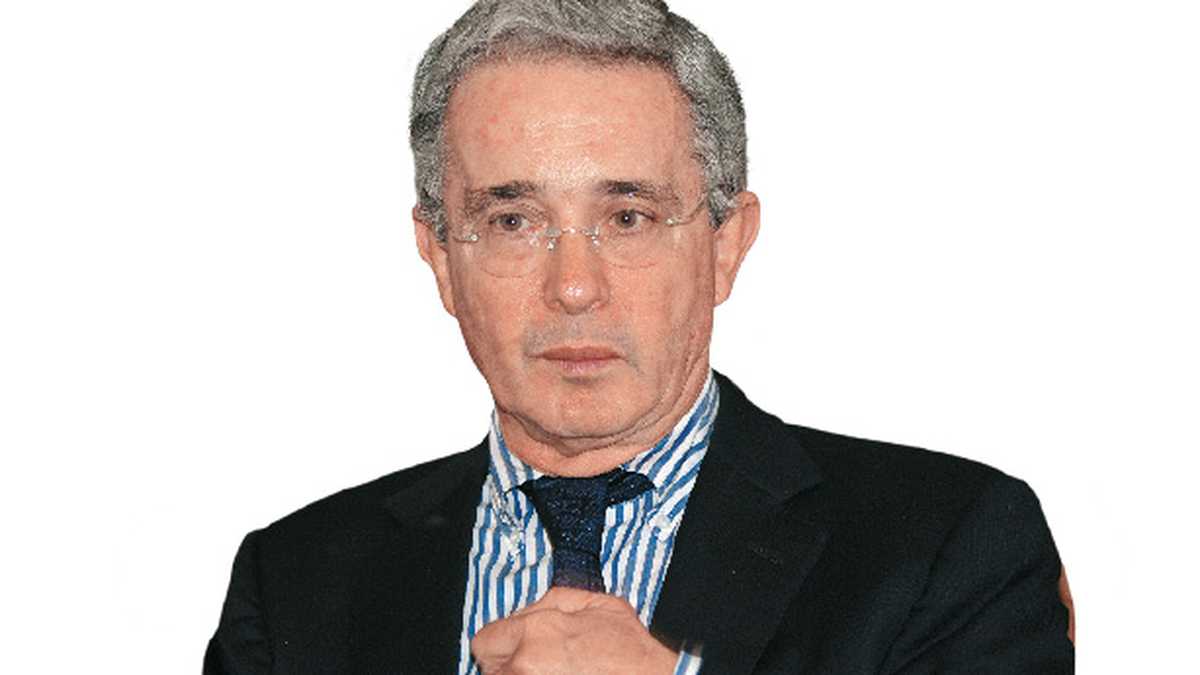 El expresidente Álvaro Uribe enfrenta en 2014 el difícil reto de traducir su alta popularidad nacional en apoyo para la consulta interna y las listas al Congreso .
la consulta y las listas regionales al Congreso 