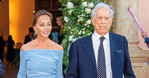 Preysler y Vargas Llosa hicieron pública su relación en 2015, cuando el escritor aún seguía casado con la madre de sus hijos, Patricia Llosa.