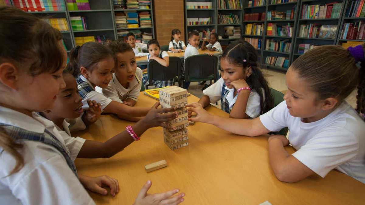 La Secretaría de Educación de Medellín asumió el compromiso de ampliar o construir nuevas infraestructuras.