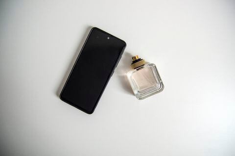 Fabricantes de Smartphones ahora crean teléfonos con fragancias producidas por perfumerías.
