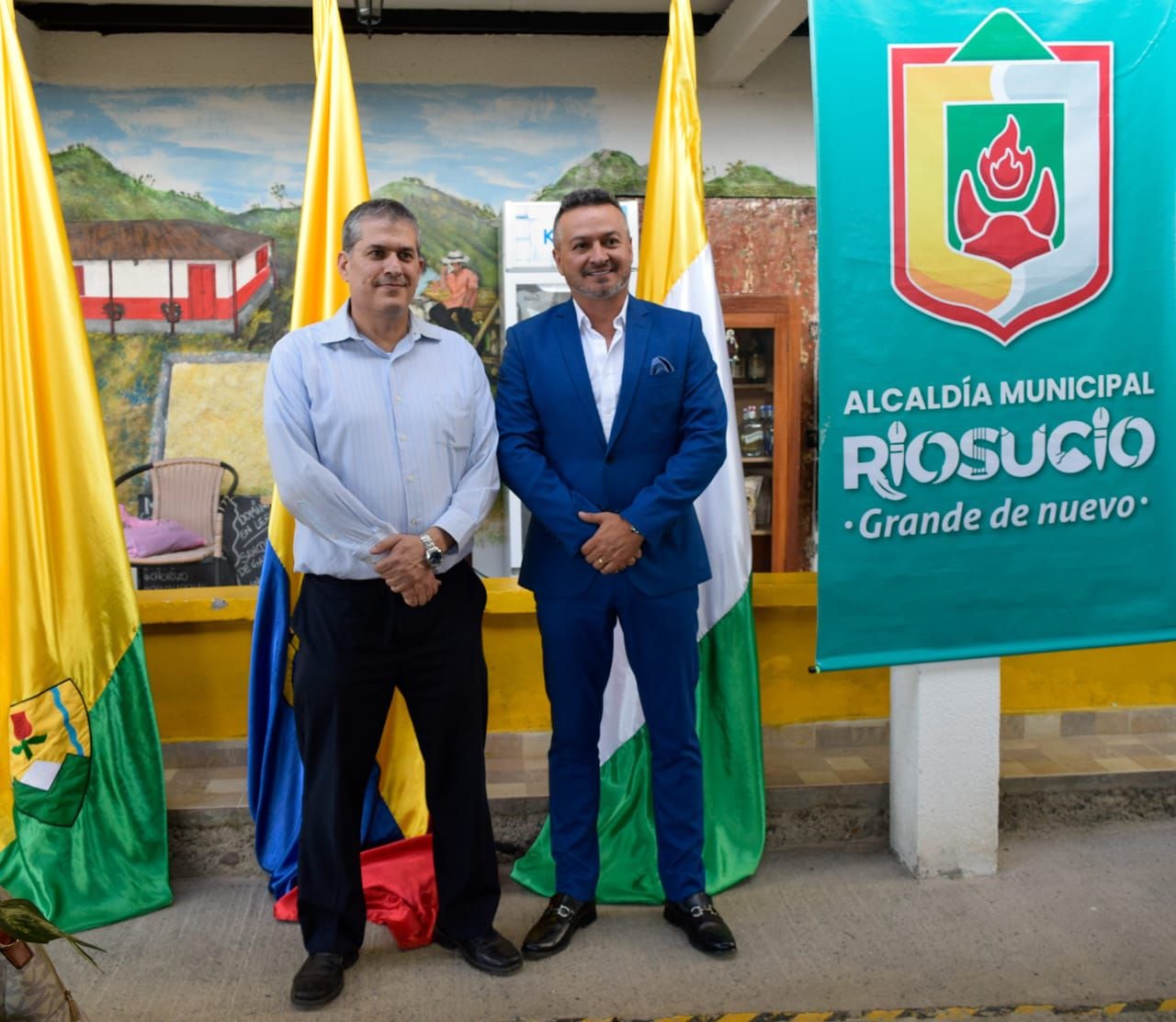 Embajador de Israel, Gali Dagan junto al alcalde de Riosucio.
