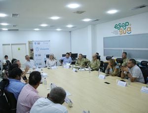 Integrantes del Gobierno Petro en reunión con alcaldes en La Guajira.