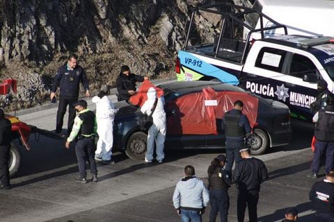 Encuentran cuerpos desmembrados a un costado de un auto en una vía principal de Puebla, México