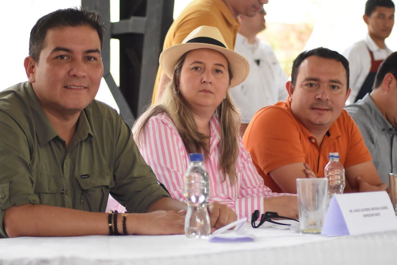 El representante Camilo Ávila en Arauca. El encuentro fue liderado por la ministra de Salud, Carolina Corcho.