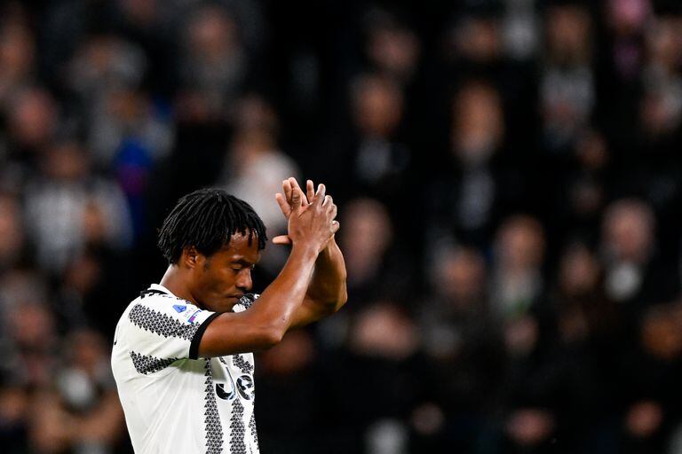 TURIN, ITALY - APRIL 01: Juan Cuadrado of Juventus claps the hands during the Serie A match between Juventus and Hellas Verona at Allianz Stadium on April 01, 2023 in Turin, Italy. (Photo by Daniele Badolato - Juventus FC/Juventus FC via Getty Images)