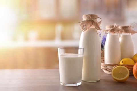 ¿Está buscando una solución económica y efectiva para el cuidado de sus uñas? Conozca cómo la leche y el jugo de limón pueden ser la respuesta que necesita.