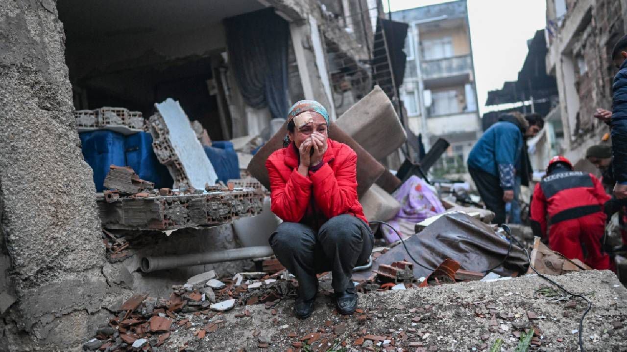 Hasta 23 millones de personas podrían verse afectadas por el terremoto masivo que ha dejado miles de muertos en Turquía y Siria, advirtió el martes la OMS,