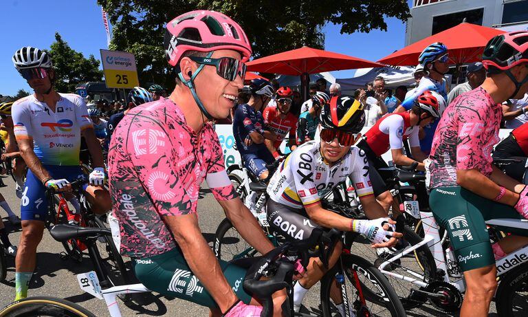 KUSNACHT, SWITZERLAND - JUNE 12: (L-R) Rigoberto Uran Uran of Colombia and Team EF Education - Easypost and Sergio Andres Higuita Garcia of Colombia and Team Bora - Hansgrohe prior to the 85th Tour de Suisse 2022 - Stage 1 a 177,6km stage from Kusnacht to Kusnacht 679m / #ourdesuisse2022 / #WorldTour / on June 12, 2022 in Kusnacht, Switzerland. (Photo by Getty Images/Tim de Waele)