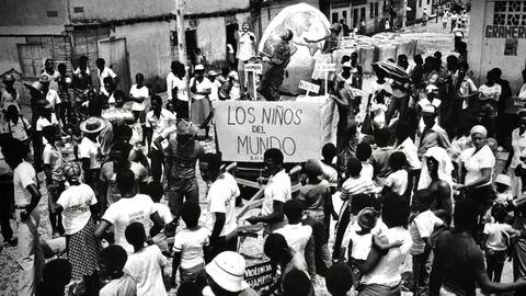 Quibdó, Chocó. Carroza Los niños del mundo. Foto: Jorge Múnera, 1984, Audiovisuales.