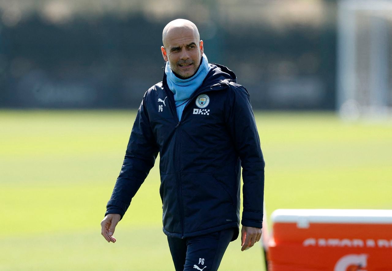 Soccer Football - Champions League - Manchester City Training - Etihad Campus, Manchester, Britain - April 18, 2023 Manchester City manager Pep Guardiola during training REUTERS/Jason Cairnduff